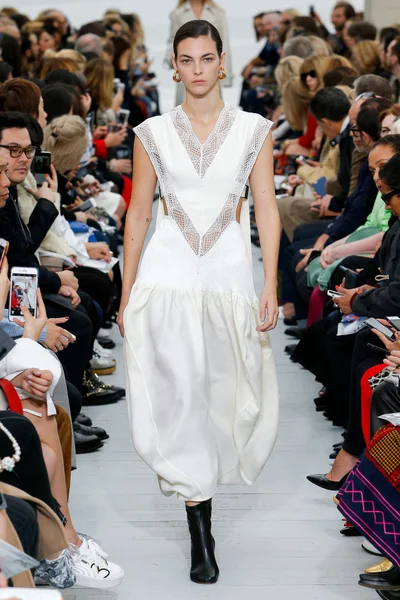 Look 18